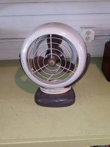 lot 33796 image: Small Vintage Vornado Fan