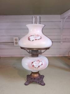 lot 33800 image: Vintage Oil Lamp With Hand Painted Cherubs