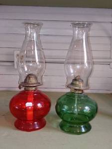 lot 33807 image: Lot Of 2 Aladdin Colored Glass Kerosene Lamps 1 Green 1 Red