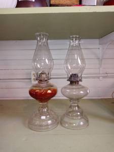 lot 33808 image: Lot Of 2 Vintage Oil Lamps