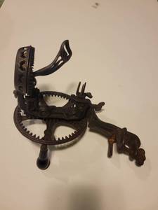lot 314 image: Antique Cast Iron Table Vise Apple Slicer