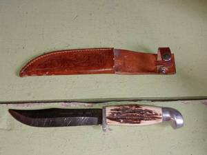 lot 500 image: Vintage Kinfolks Hunting Knife With Leather Sheath