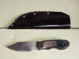 lot 502 image: Vintage Fixed Blade Knife With Colored Handle With Sheath