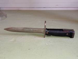 lot 515 image: Vintage US Military M6 Bayonet Knife