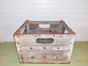 lot 1085 image: Antique Wood Milk Crate