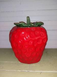 lot 1088 image: McCoy Strawberry Cookie Jar