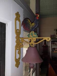 lot 1092 image: Cast Iron Rooster Shop Door Bell