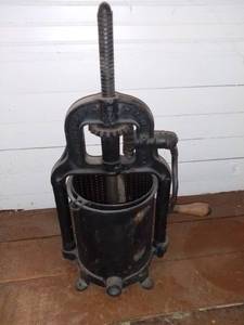 lot 1095 image: Antique Simmons Sausage Stuffer