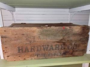 lot 1099 image: Vintage Simmons Hardware Wood Crate