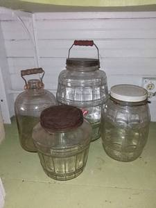 lot 1106 image: 4 Large Vintage Jars