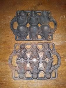 lot 1114 image: 2 Cast Iron Christmas Molds