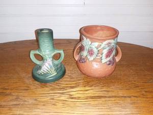 lot 1121 image: Roseville Pottery Vases