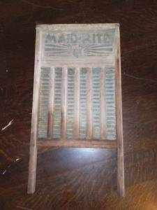 lot 1131 image: Maid-Rite Washboard