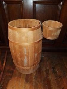 lot 1142 image: Wood Keg Display
