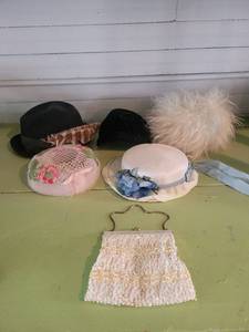 lot 1329 image: Lot of Vintage Hats and Beaded Purse