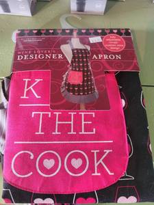lot 1347 image: Kiss the Cook Apron