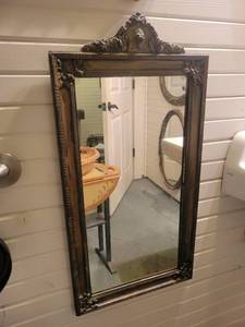 lot 1364 image: Antique Ornate Carved Mirror