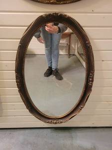 lot 1370 image: Oval Decorative Plastic Mirror