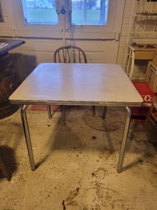 lot 1384 image: 3ft x 3ft Vinyl Top 1950s Table - No Chairs