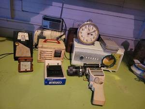 lot 1392 image: Lot of Radios and Vintage Electronics - 2 Hollow Radio Shells Included