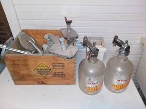 lot 20628 image: Lot of Syrup Dispensers - Nesbitts