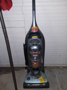 lot 20631 image: Bissell Vacuum