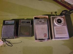 lot 20665 image: Lot of 4 Handheld Radios