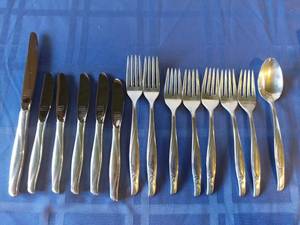lot 207 image: 14 Piece Set of Gorham Sterling Flatware