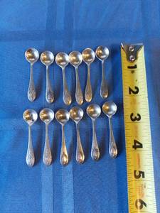 lot 228 image: 12 Lunt Sterling Salt Spoons
