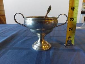 lot 238 image: Sterling Weighted Sugar Bowl
