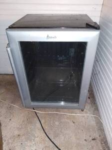 lot 20596 image: Avanti Wine Cooler