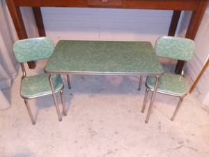 lot 20606 image: Mid Century Childrens Table and 2 Chairs