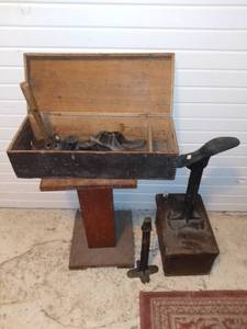 lot 20610 image: Antique Cobblers Tools