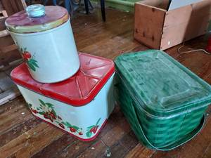 lot 67003 image: Lot of 3 Vintage Tins - Cannister  Sewing Tin  Bread Tin