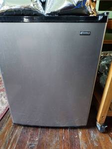 lot 67008 image: Mini Fridge - Works Great