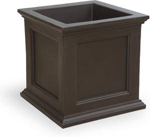 lot 8213 image: Mayne Fairfield Planter