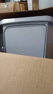 lot 31102 image: INCLOSED CAT LITTER BOX
