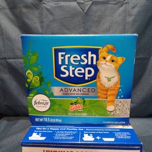 lot 31110 image: FRESH STEP ADVANCED FIGHTS ODOR ON CONTACT WITH FEBREZE FRESHNESS WITH GAIN SCENT 99.9% DUST-FREE 18.5 LBS CLUMPING CAT LITTER