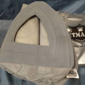lot 31231 image: PETMAKER SMALL GRAY FABRIC IGLOO DOG HOUSE