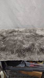 lot 31250 image: BATHROOM LONG RUG - GREY