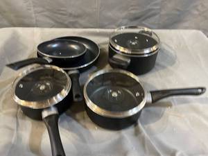 lot 31266 image: Pot and Pan Set