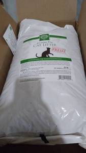 lot 31324 image: SMALL PET SELECT CAT LITTER , PREMIUM PINE CAT LITTER DELIVERED FRESH 25LBS