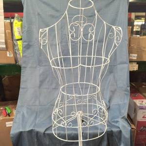 lot 31359 image: WHIE ADJUSTABLE HEIGHT DRESS Mannequin