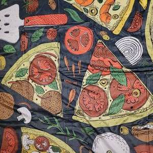 lot 1030 image: Pizza Blanket