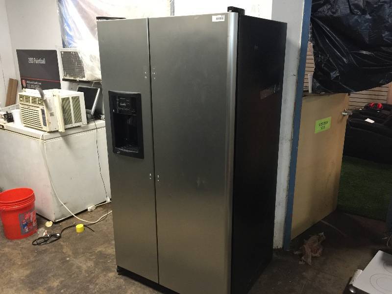 lot 9212 image: GE� ENERGY STAR� 25.3 Cu. Ft. Side-By-Side Refrigerator with Dispenser