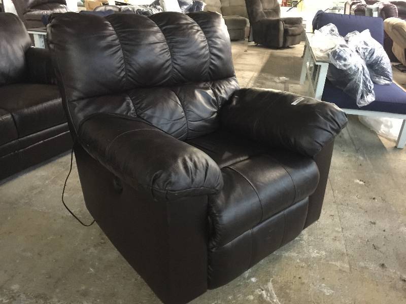 lot 9238 image: ELECTRICALLY CONTROLLED PLUSH LEATHER RECLINER