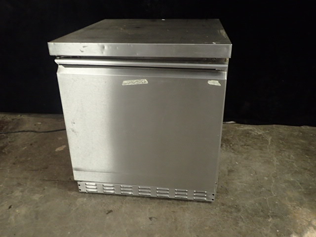 lot 18 image: 27.5in Undercounter Freezer 6 Cu.Ft. 1 Door Stainless