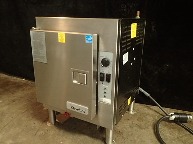 lot 29 image: 240 Volts Cleveland 1SCEMCS SteamCub 5 Pan Electric Countertop Steamer