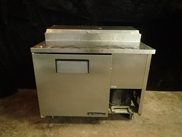 lot 35 image: True TPP-44 44 One Door Refrigerated Pizza Prep Table
