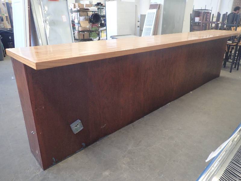lot 43 image: Large Wooden Bar